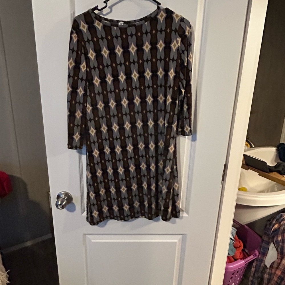 Brown and Cream Sheath Dress with 3/4 Sleeves for Casual Outings